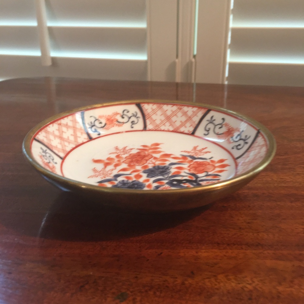 Small Japanese porcelain bowl encased in brass and hand painted in Hong Kong